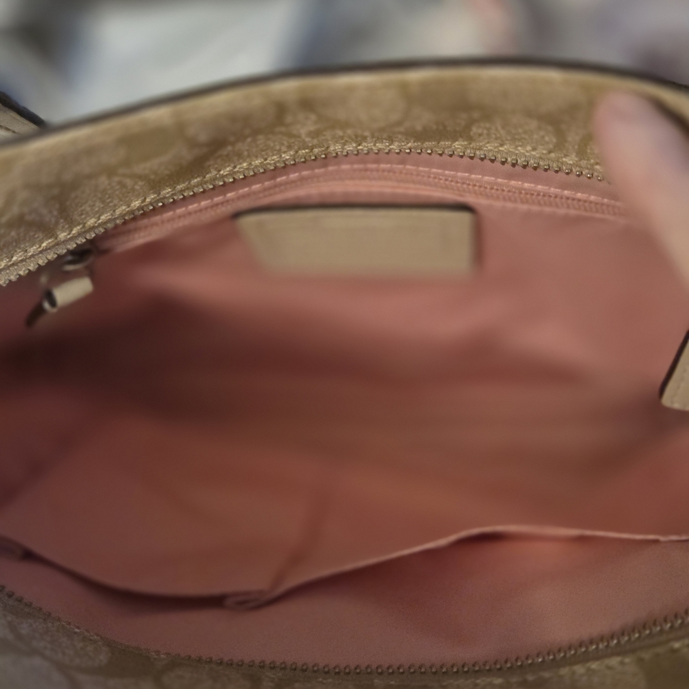 VEUC Coach Chelsea Heritage Leather Shoulder Tote Bag In Beige & Pink Beautiful! - Picture 10 of 11